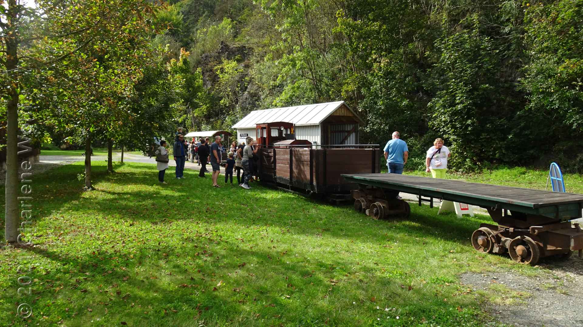 Ein Cabrio-Feldbahnwagen